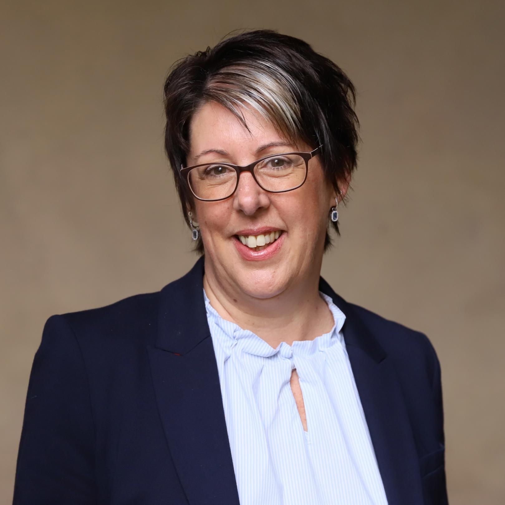 Porträt Dr. Kerstin Schmitz-Stuhlträger