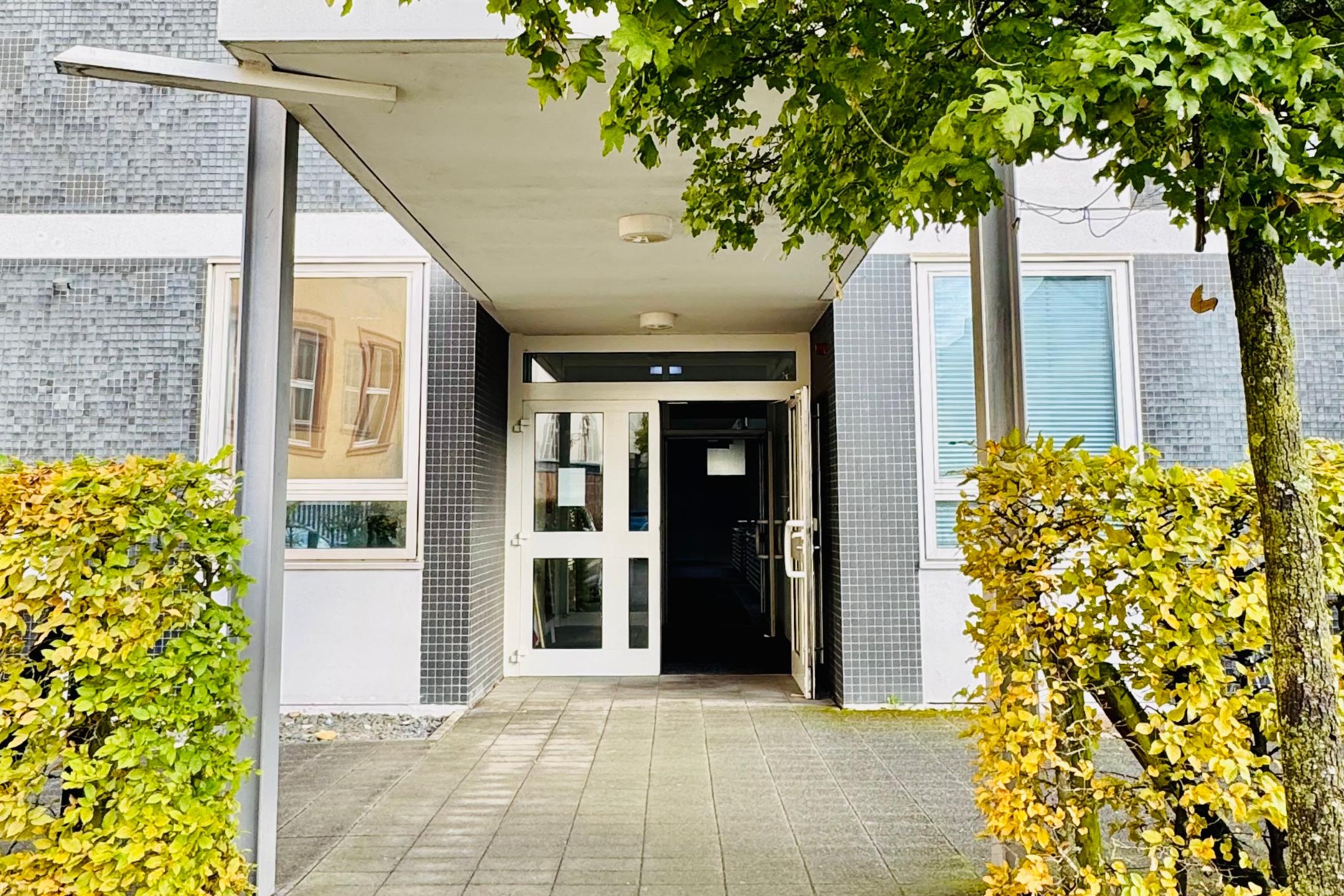 Eingang St. Helena Schule