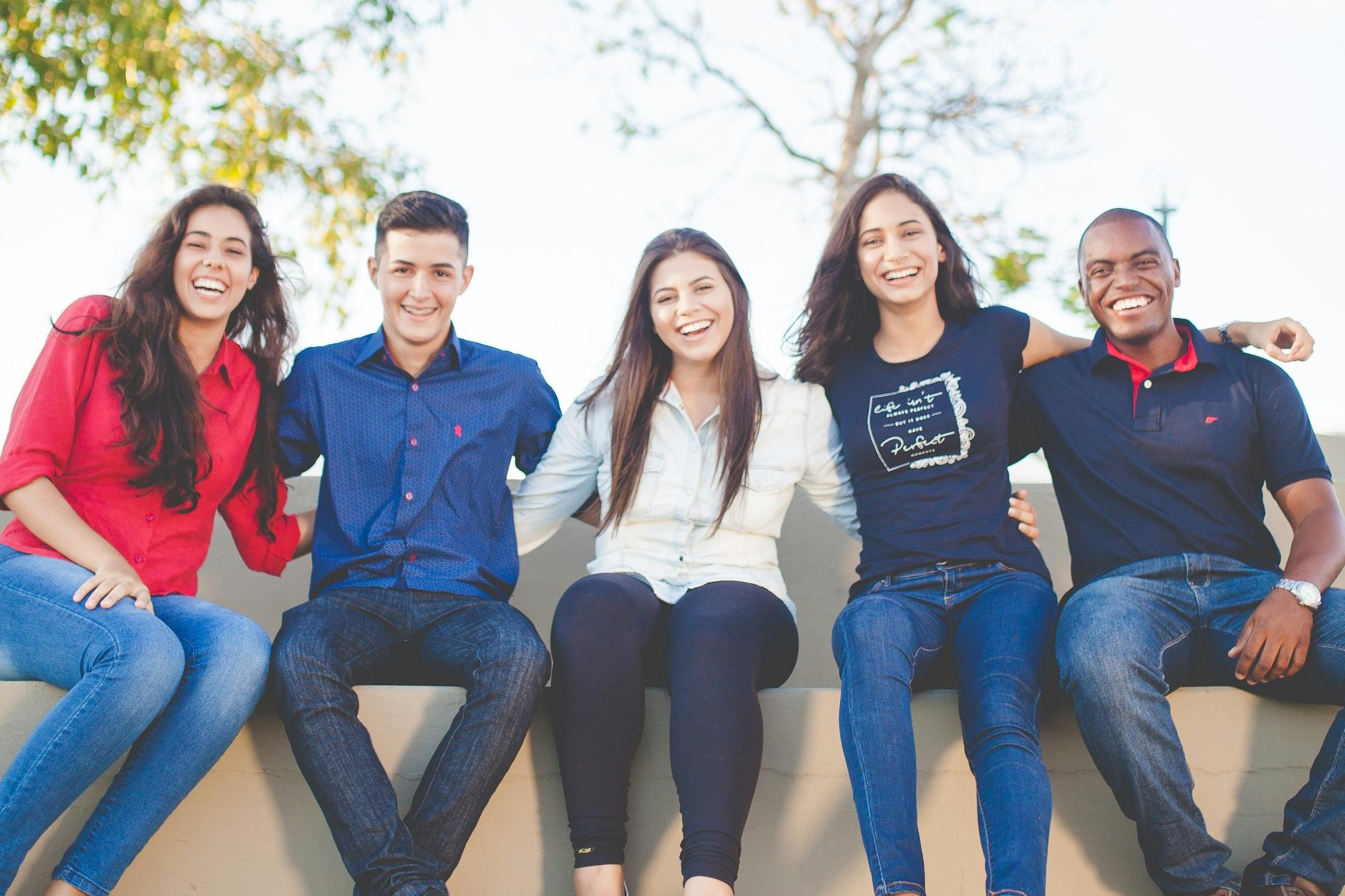 Gruppe jugendlicher Personen